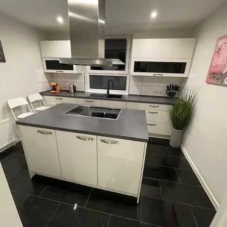 Tatil Evi Komfortable Gepflegte Einfamilienhaus-max 8 Pers Bremen